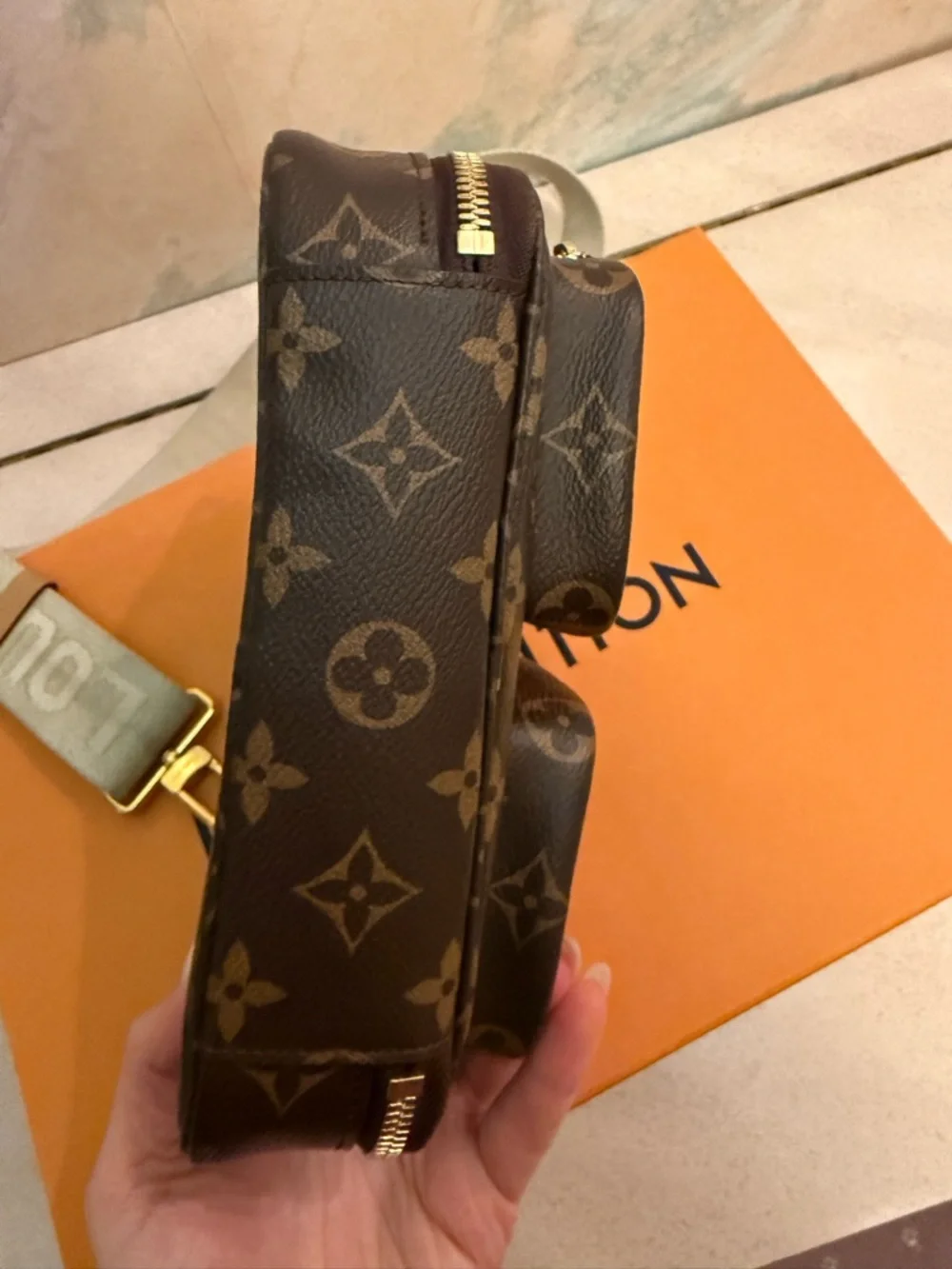 Louis Vuitton Utility Bag - Picture 7 of 11
